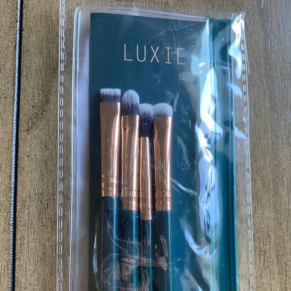 LUXIE Enchanted Eye Set brand new with tags - Picture 2 of 4